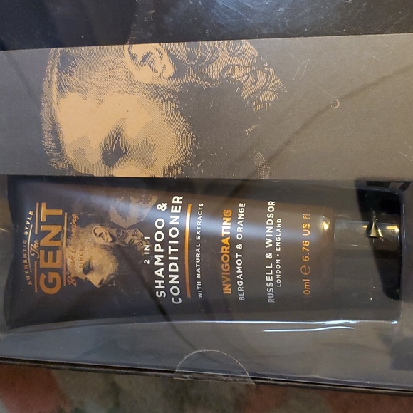 NWT,NIB,THE GENT BRITISH GROOMING KIT FOR MEN. BLACK SLIPPERS TOO! - Picture 3 of 15